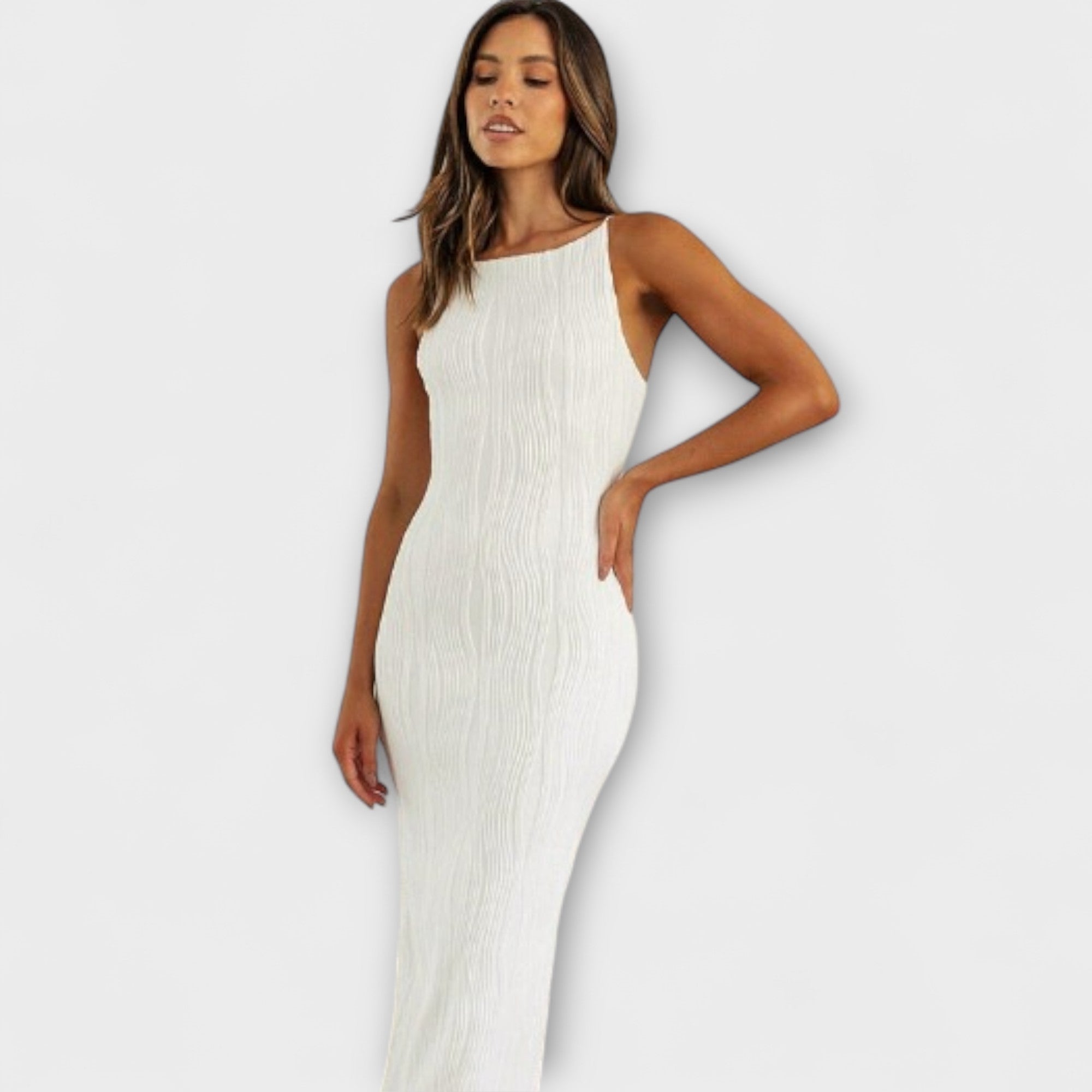 Elegantní bezrukávový maxi šaty s řasením